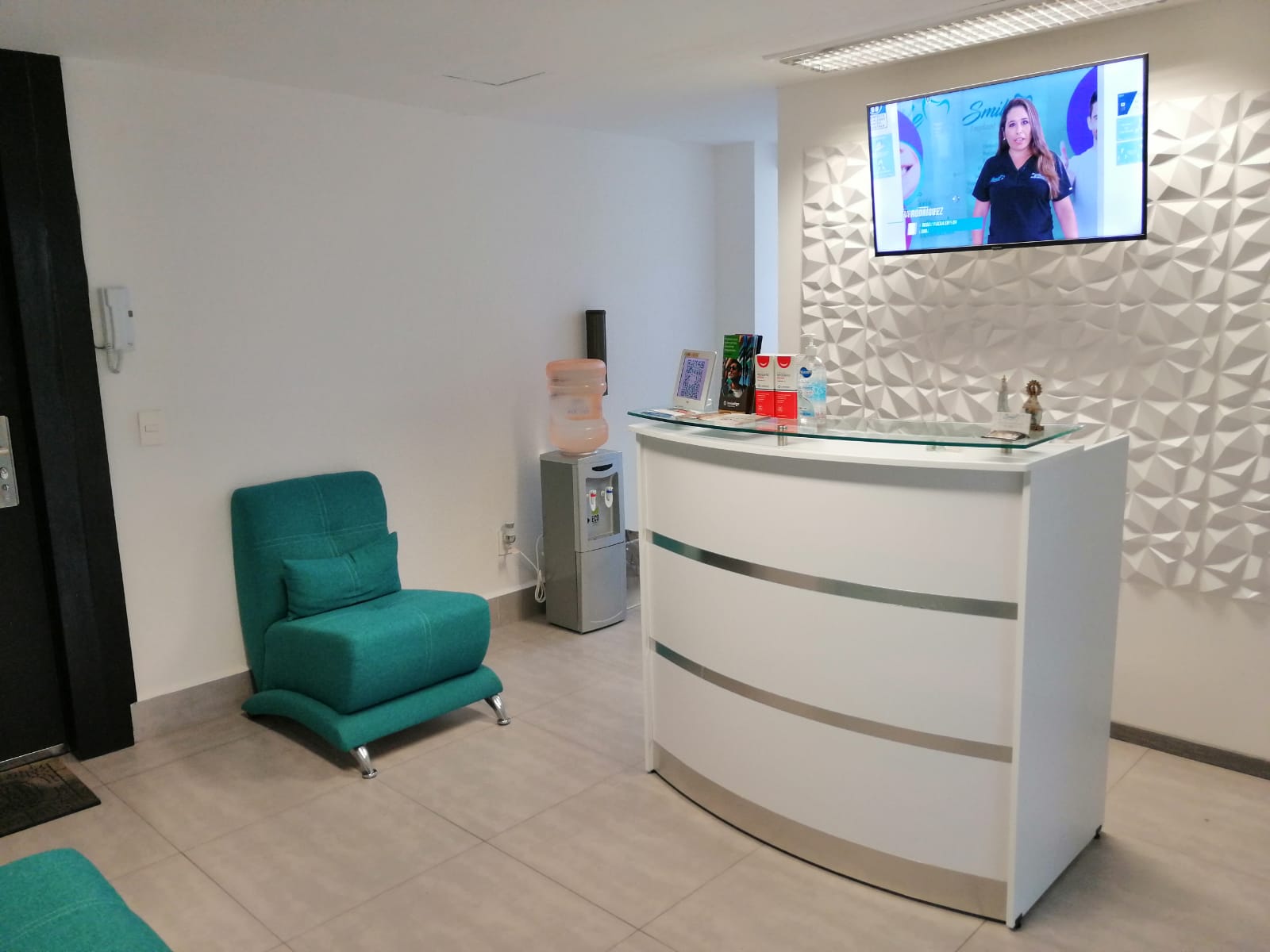 Recepción de la clínica dental Smile Implant Center Nápoles en CDMX