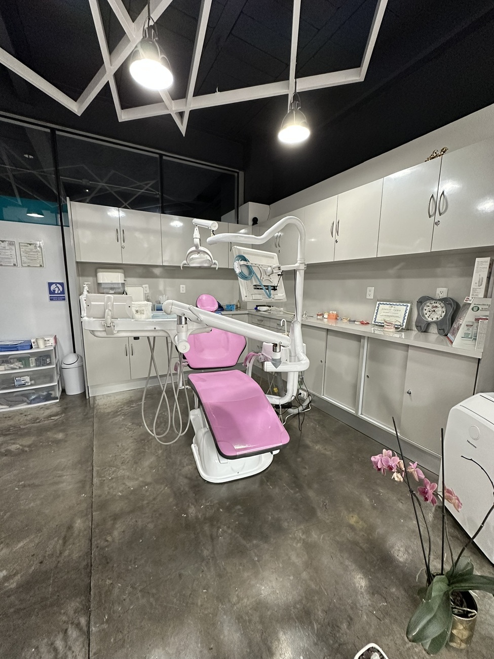 Consultorio equipado para tratamientos dentales en la sucursal Sur