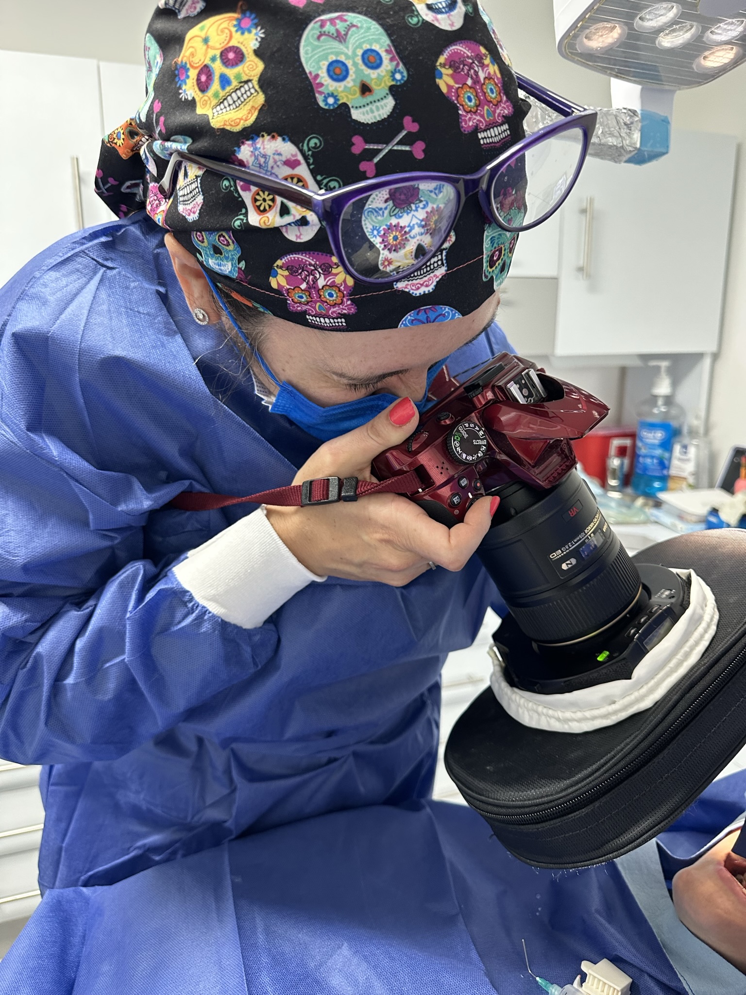 Dental implant model used to explain implant treatment in Mexico City